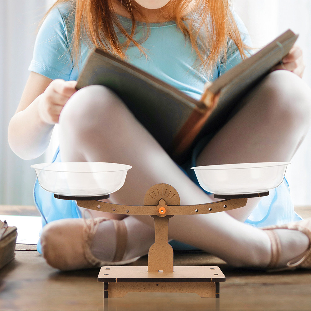 子供向けの木製バランススケール2個セット。幼稚園での科学実験 - Kids Education Activities のレビューと価格