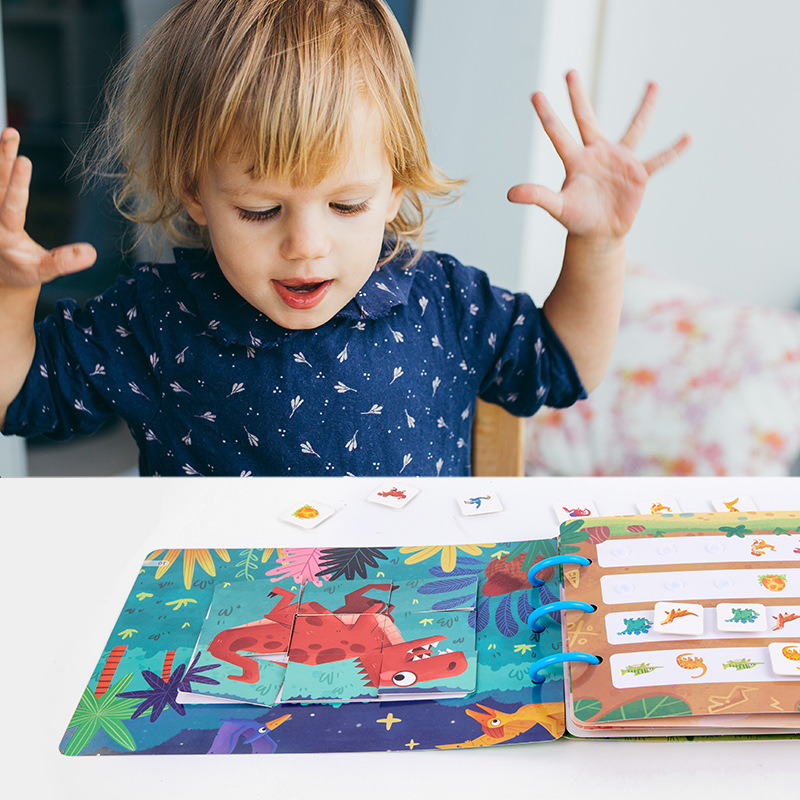 モンテッソーリ私の最初の忙しい本ペースト静かな本子供のおもち - Kids First Education のレビューと価格